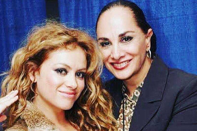 Paulina Rubio La cantante se sinceró sobre cómo supera la muerte de su madre, Susana Dosamantes - Créditos: Instagram