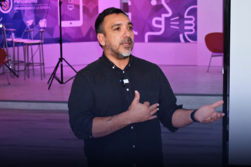 El experiodista de Mega está en medio de una denuncia por VIF. Foto: @periodismo_uls en Instagram.