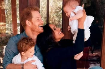 El hijo de Harry y Meghan Markle desaparece de la página de la realeza después de recibir su título