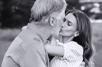 ¡Una gran familia! Hilaria Baldwin comparte primera foto con sus siete hijos