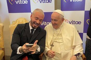 "Si le gusta el fútbol, le gusta el reguetón": asegura J Balvin después de su reunión con el Papa