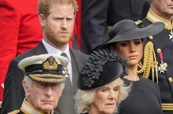 Príncipe Harry y Meghan Markle sufren "casi catastrófica" persecución y la familia real los ignora