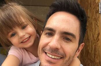 Kailani recibe a los Reyes Magos en la casa de Mauricio Ochmann