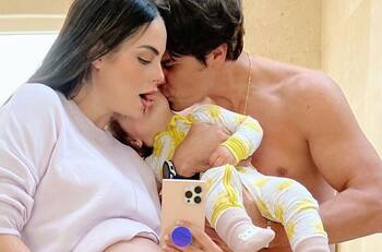 ¡Ya nació! Ximena Navarrete y Juan Carlos Valladares le dan la bienvenida a su segundo hijo