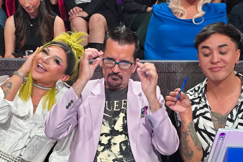 David (a la izquierda) y Tomás (a la derecha) son piezas clave del área digital del canal. Foto: Chilevisión