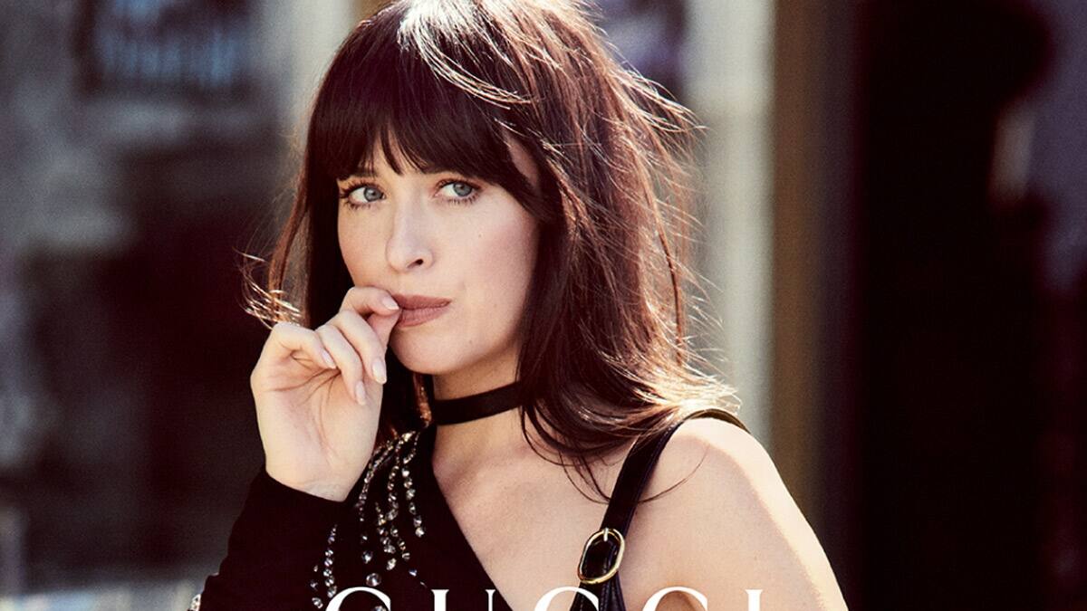 Dakota Johnson es criticada por usar piel real en nueva campaña de Gucci