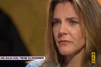 "Para mis hijos es más complejo": Julia Vial se emociona al hablar de la dura enfermedad que afecta a su madre