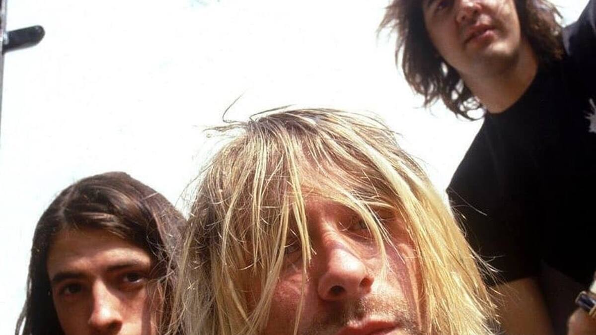 Biógrafo de Nirvana responde con todo a polémica por portada de "Nevermind": "Si te ofende, eres pedófilo encubierto"