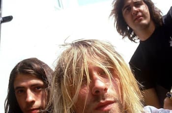 Biógrafo de Nirvana responde con todo a polémica por portada de "Nevermind": "Si te ofende, eres pedófilo encubierto"
