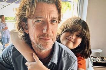 Ex de Paulina Rubio da tremenda sorpresa para celebrar sus 50 años