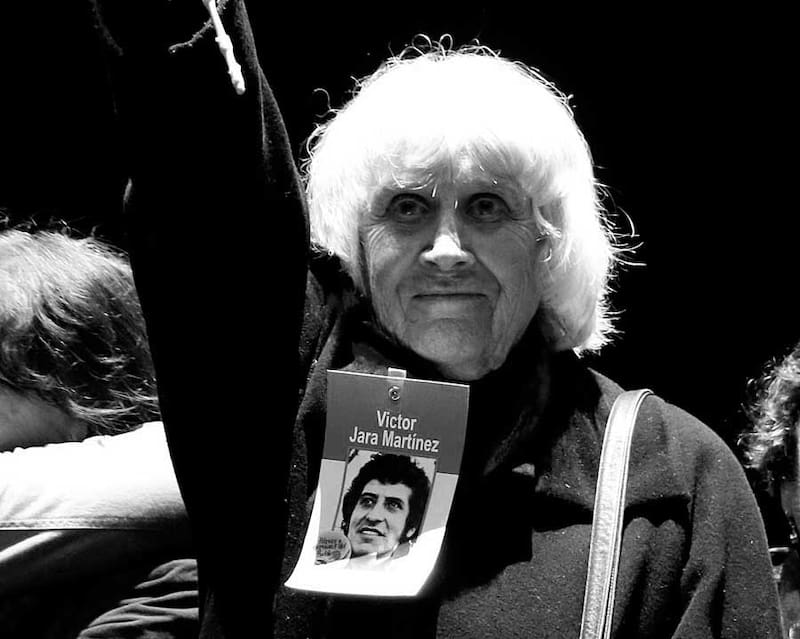 Joan Jara buscando justicia para Victor Jara