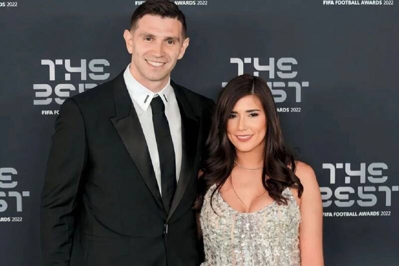 Dibu Martínez El arquero reveló la promesa a su esposa en los premios The Best - Créditos: @mandinha_martinez_