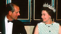 El día que el príncipe Felipe de Edimburgo se arrodilló ante la Reina Isabel II y la besó