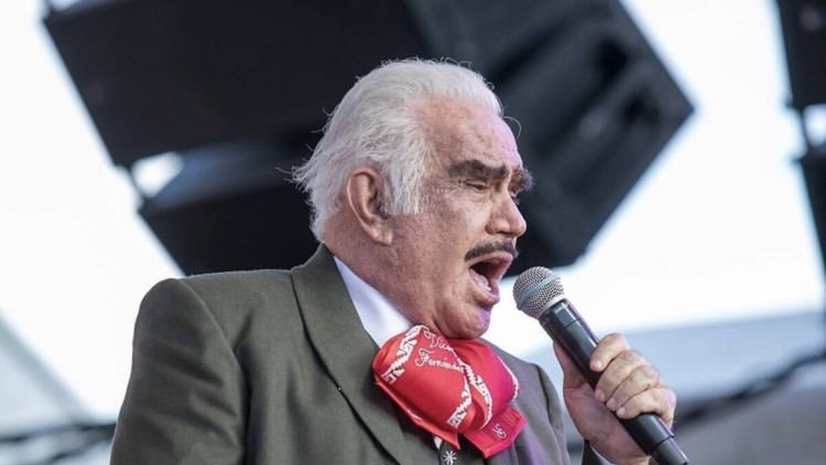 Vicente Fernández en deuda millonaria, rebasa la cobertura hospitalaria de su seguro médico