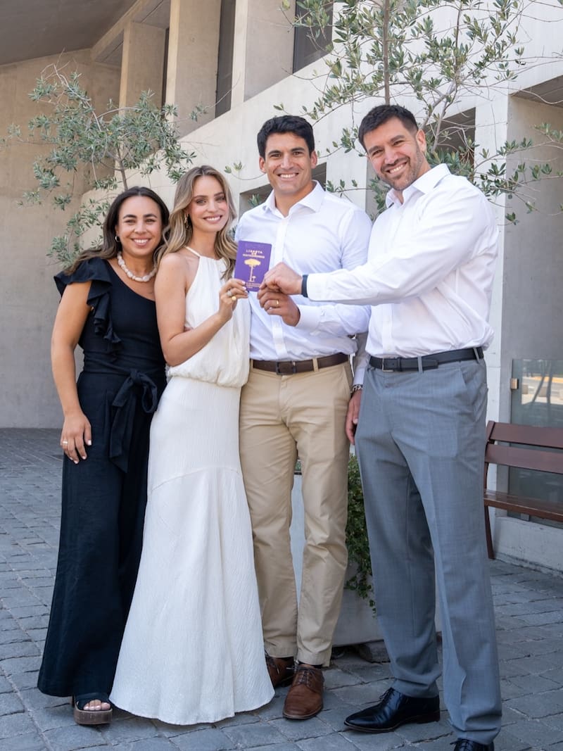 La pareja se casó en una íntima ceremonia.