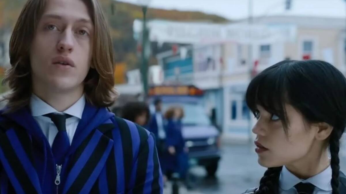 Protagonista de Merlina es acusado de abuso y piden que no esté en la segunda temporada