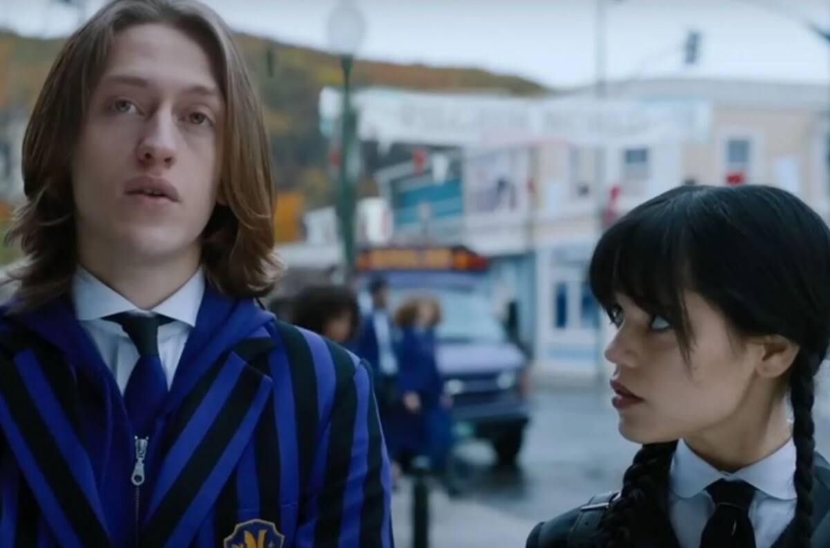 Protagonista de Merlina es acusado de abuso y piden que no esté en la segunda temporada