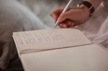 Test de Personalidad: ¿Qué revela de ti la forma en que escribes la letra "P" según la Grafología?