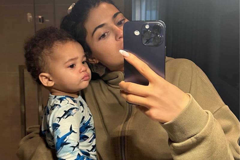 Kylie Jenner y su hijo aire - Créditos: Instagram