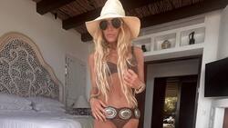 Jessica Simpson da cátedra sobre cómo usar bikini con accesorios