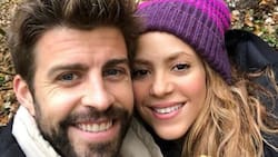 VIDEO: Descubren a Piqué escuchando la canción que Shakira le habría dedicado