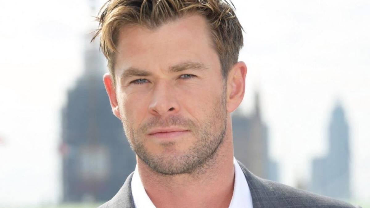 Chris Hemsworth celebra Navidad en el gimnasio y con un gorrito de Santa Claus