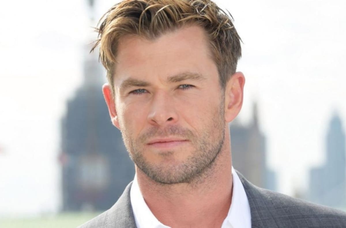 Chris Hemsworth celebra Navidad en el gimnasio y con un gorrito de Santa Claus
