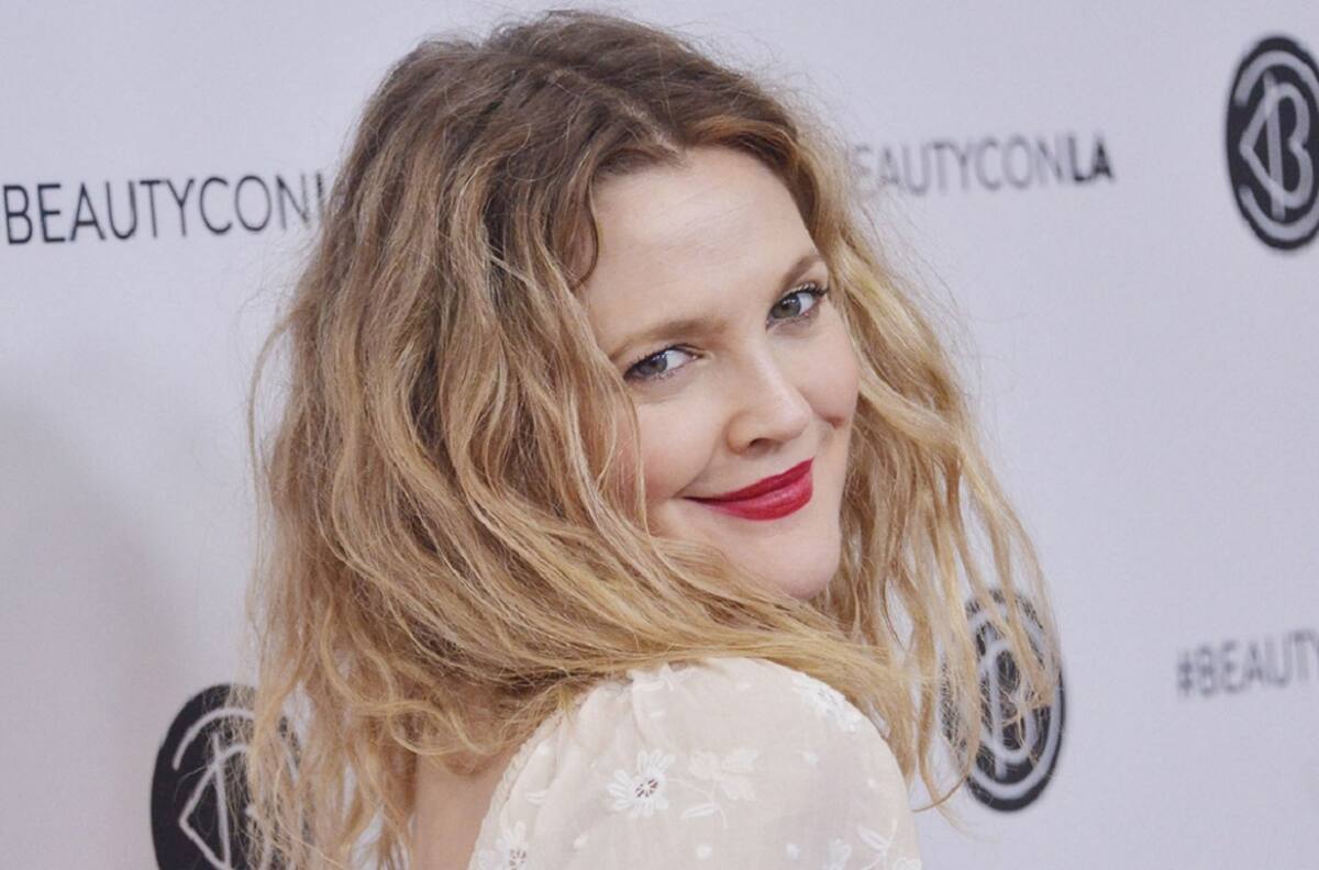 Drew Barrymore es comparada con JLo y las Kardashia tras sorprendente cambio de look