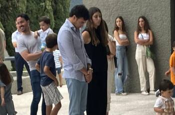 Checo Pérez es visto en misa: seguidor respetó momento de creencia del piloto mexicano