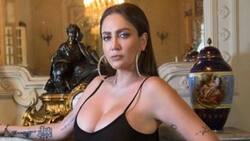 Gene Simmons de Kiss baña a Celia Lora en pleno concierto