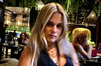 Manuela, hija de Alejandro Sanz, presume cambio de look estilo ¡Pamela Anderson!