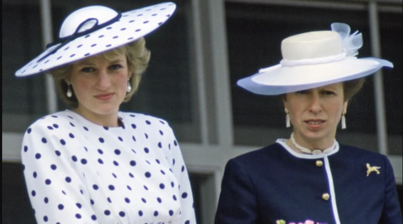 Lady Di y la princesa Ana Lady Di y la princesa Ana - Créditos: Captura de Pantalla