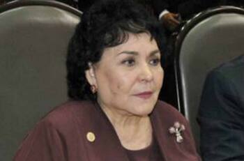 ¿Carmen Salinas recibió de un sacerdote los santos óleos?