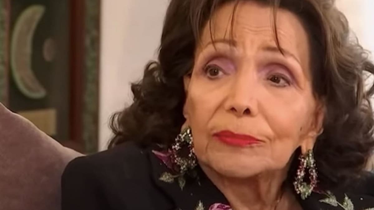 María Victoria sufre aparatosa caída que le imposibilita caminar sola