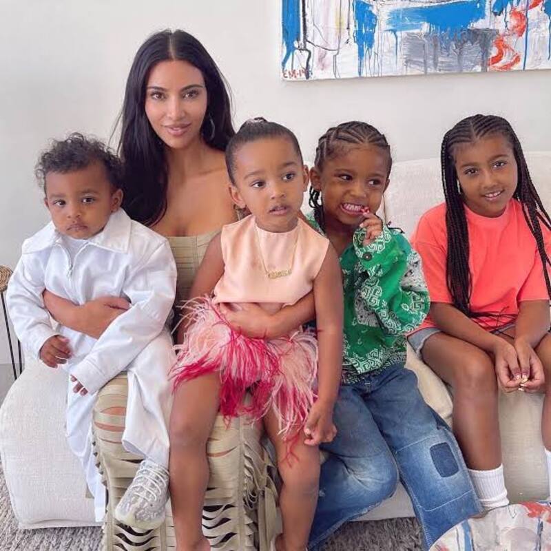 La socialité prepara un regalo muy especial para sus hijos cada vez que cumplen años.