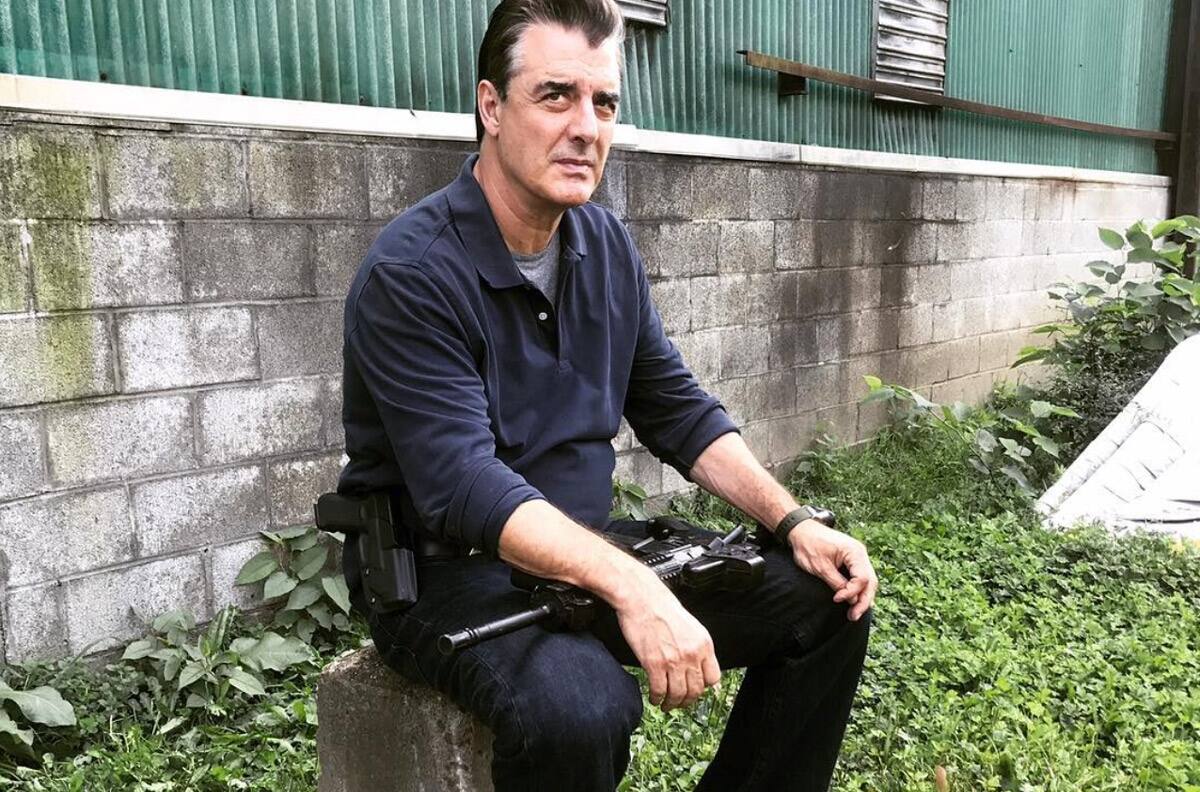 Chris Noth reaparece con su esposa por primera vez desde escándalo de abuso sexual