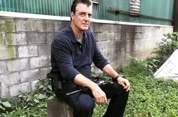 Chris Noth reaparece con su esposa por primera vez desde escándalo de abuso sexual