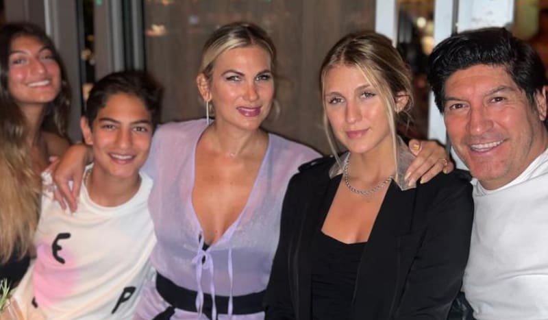 celebró su cumpleaños número 18 con una estética plateada.