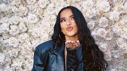 Becky G y Natti Natasha se besan en pleno escenario al estilo de Madonna y Britney Spears