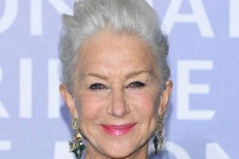 Hellen Mirren luce a los 70 años su cabello en color azul Hellen Mirren - Créditos: Internet