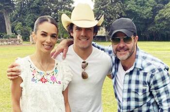 Hijo de Eduardo Capetillo y Biby Gaytán es captado con un arma de fuego en el aeropuerto