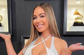 Chiquis Rivera sufre accidente con su escote en los Premios Grammy 2023