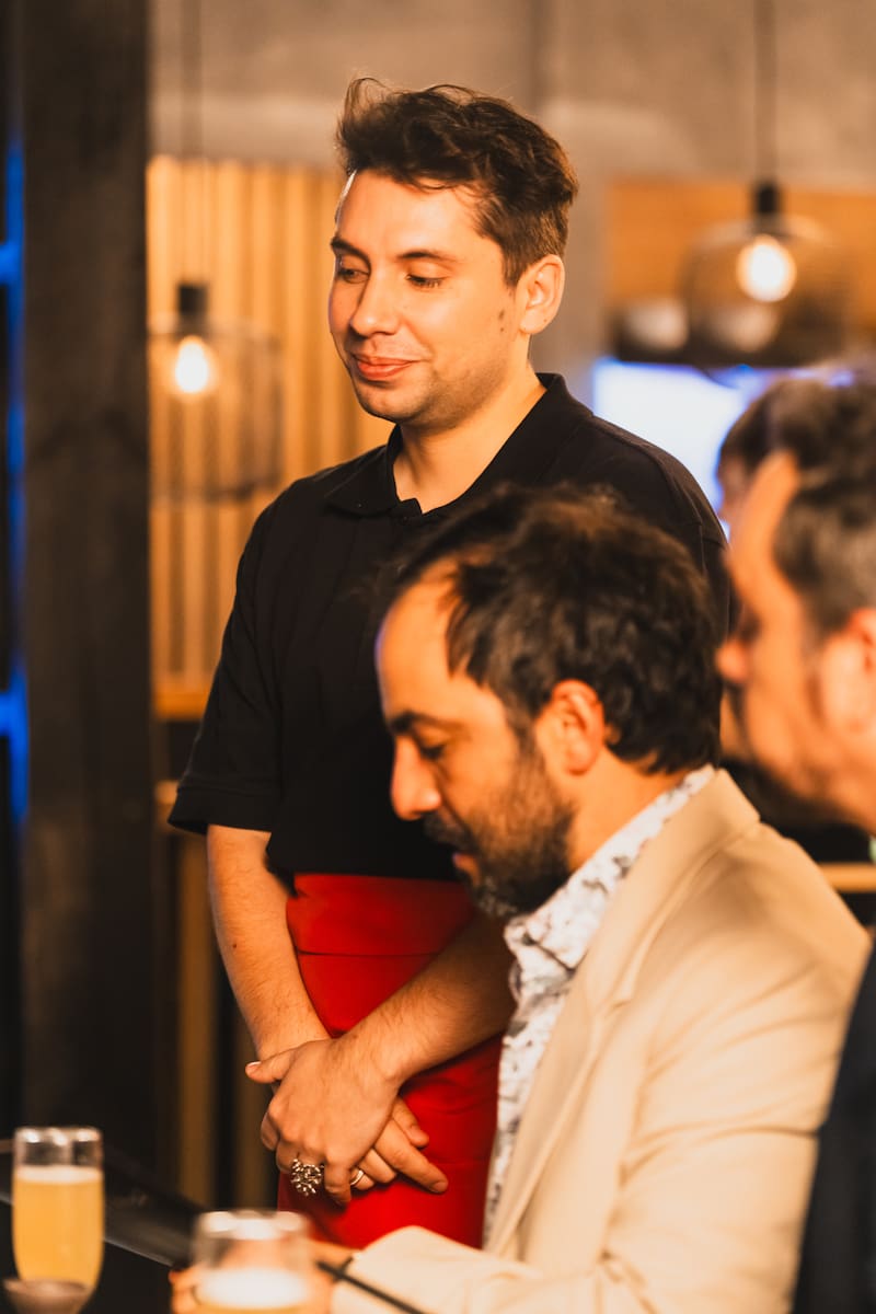 junto a Gabriel Cañas grabrando para "Generación 98"