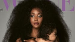 Naomi Campbell aparece por primera vez con su hija en la portada de Vogue