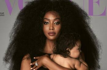 Naomi Campbell aparece por primera vez con su hija en la portada de Vogue