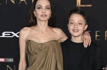 Angelina Jolie y su hijo menor, Knox  son captados en el super ¡Ya creció y es idéntico a su mamá!