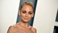 Cabello de Nicole Richie queda en llamas al soplar las velas de su pastel
