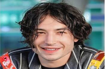 Ezra Miller pide disculpas por sus delitos y asegura padecer “problemas mentales complejos”