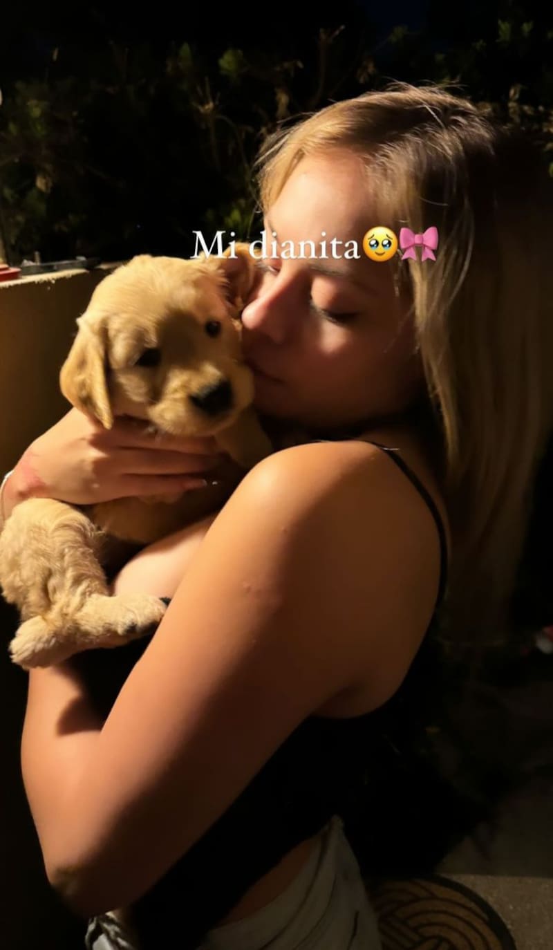 Skarleth Labra junto a su mascota. Créditos: Instagram
