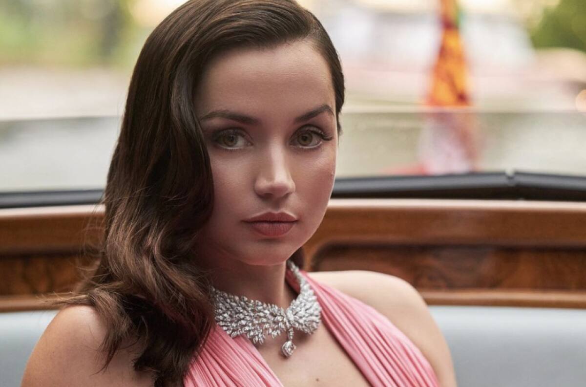 Ana de Armas: en la nieve y con su novio, así vive la actriz los últimos días de 2022